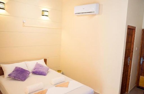 Nilaveli Hotel | Coastal Hotel: Relax with Private Beach & Spa Amenities