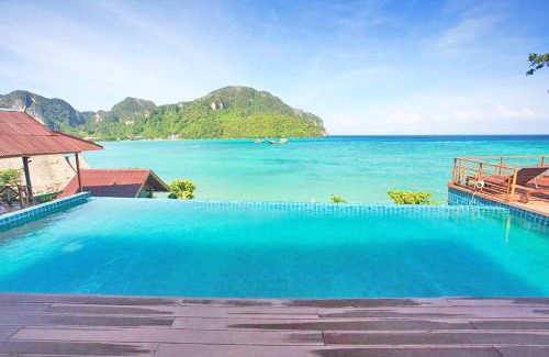 Ko Phi Phi Hotel | Experience The Cobble Beach with Pool & Family-Friendly Perks