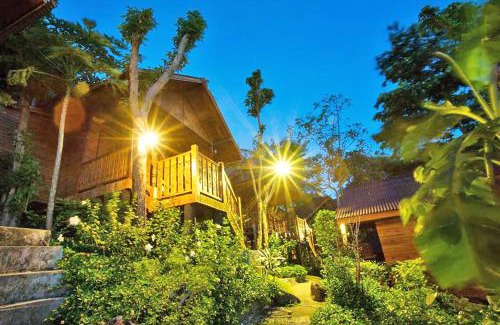 Ko Phi Phi Hotel | Experience The Cobble Beach with Pool & Family-Friendly Perks
