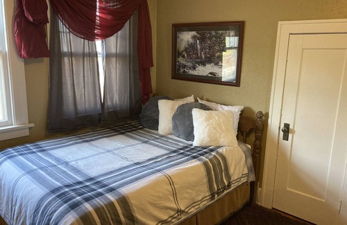Bynum Bed & Breakfast | Discover The Coffey House: Guest Rated 10/10 with Unique Amenities