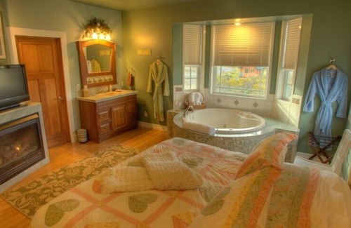 Ocean Shores House | Experience The Collins Inn: Adults Only Seaside Retreat