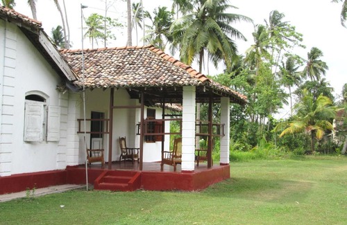 Midigama House | Colonial Villa: Ocean Views & Perfect 10 Guest Rating!