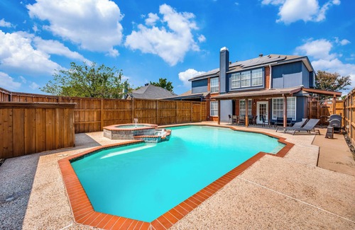 The Colony House | Discover The Colony: 5 Bedrooms, Pool & Family-Friendly Stay