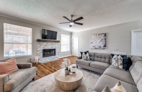 The Colony House | Discover The Colony: 5 Bedrooms, Pool & Family-Friendly Stay