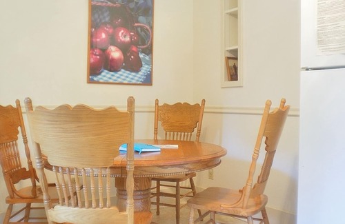 Atascadero Cottage | Discover The Colony Cottage: Relaxing Rural Retreat