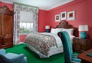 Palm Beach Hotel | Idyllic Oceanfront Retreat at The Colony Hotel - 4 Stars