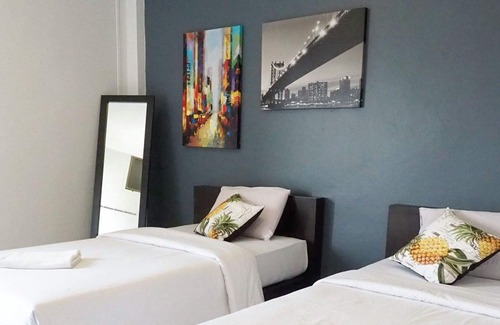 Nakhon Si Thammarat Hotel | Explore Comfort at The Color Express Hotel with Breakfast!