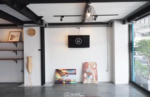 Nakhon Si Thammarat Hotel | Budget-Friendly Stay at The Color Express Hotel with Breakfast