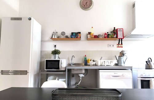 Mouraria House | Vibrant Stay at The Color Hostel with Spa & Restaurant