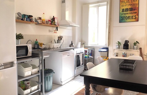 Mouraria House | Vibrant Stay at The Color Hostel with Spa & Restaurant