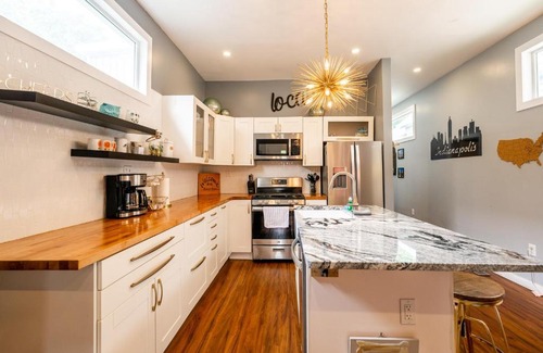 Fountain Square House | Colorful Cottage in Fountain Square - 4 Star Guest Rated