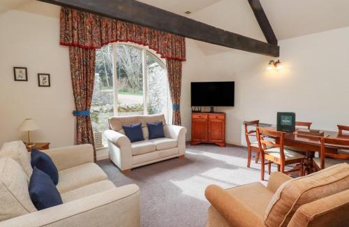 Akeld House | Family-Friendly Stay at The Columbine - 4-Star Rated Escape