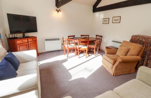 Akeld House | Family-Friendly Stay at The Columbine - 4-Star Rated Escape
