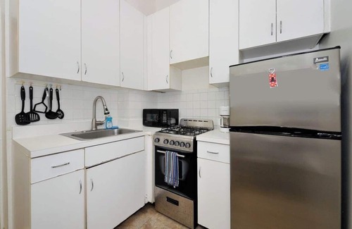 Central Park West Apartment | Columbus King Flat: Family-Friendly with Kitchen & Breakfast