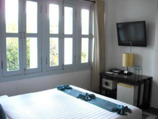Kampot Hotel | Budget-Friendly Escape at The Columns with Breakfast Included