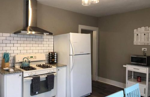 Baytown Apartment | Budget-Friendly Stay at The Comfi Coral with Pool Access