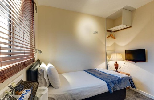 Nottingham House | Explore The Commodore Hotel: Pet and Child Friendly Stay