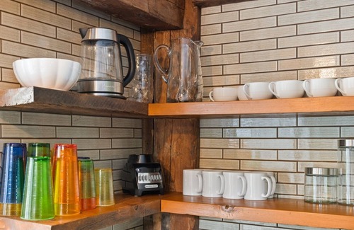 Warren Condo | Experience Comfort at The Common Man At Mad House Condo