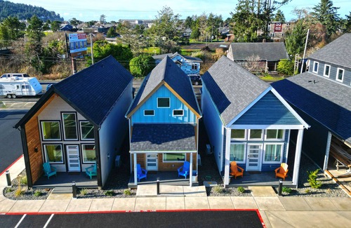 Seaside Villa | Experience The Commons Courtyard - Guest Rated 9.8/10