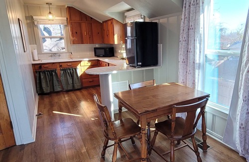 Stephenville Apartment | Top-Rated Compass Loft Studio with EV Charger & Breakfast