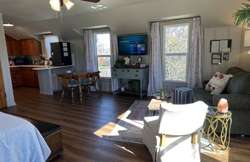 Stephenville Apartment | Top-Rated Compass Loft Studio with EV Charger & Breakfast