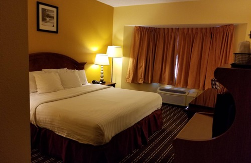 Owosso Hotel | Discover Comfort at The Comstock Inn and Conference Center