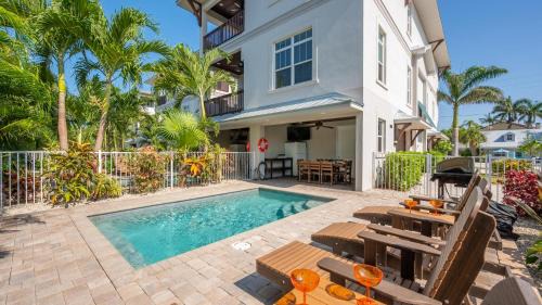 Siesta Key House | Discover The Conch: Family-Friendly Stay with Pool Access