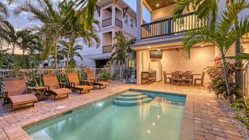Siesta Key House | Discover The Conch: Family-Friendly Stay with Pool Access