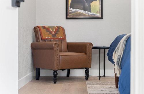 Three Rivers House | Discover The Congress Sequoia Motel RM6: Pet-Friendly Retreat