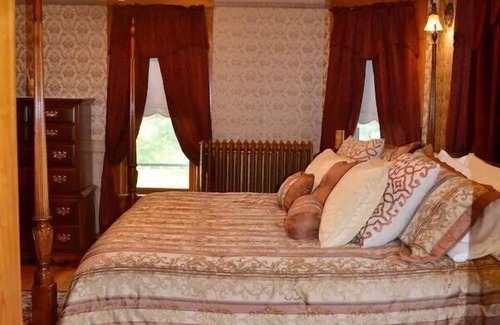 Prairie du Rocher Bed & Breakfast | Guest Rated 10/10: The Conner House B&B with Breakfast
