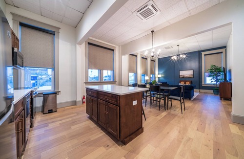 Sedalia Apartment | The Conservatory Suite - Huge, Luxury 3-Bedroom Apartment in Downtown Sedalia