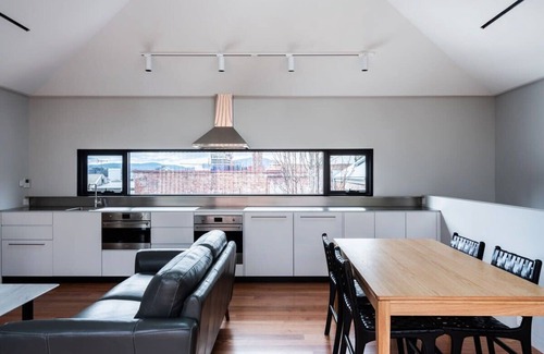 Hobart Central Business District House | The Conservatory Summ