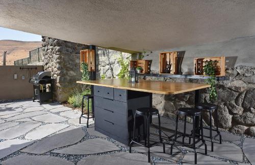 Yavne'el Villa | Romantic Getaway at The Container with Oceanfront Views