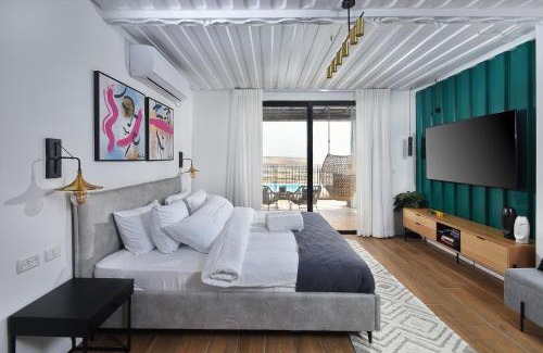 Yavne'el Villa | Romantic Getaway at The Container with Oceanfront Views