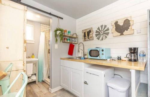 Johnson City House | Experience Unmatched Comfort at The Container Retreat