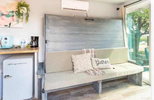 Johnson City House | Discover The Container Retreat: Relax Under Starry Nights