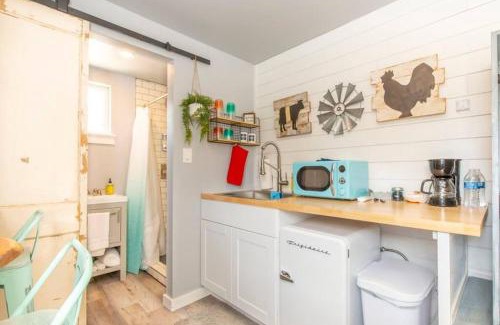 Johnson City House | Discover The Container Retreat: Your Wine Trail Escape