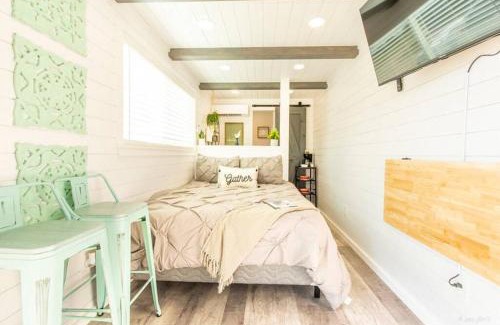 Johnson City House | Inviting Container Retreat on the Scenic 290 Wine Trail