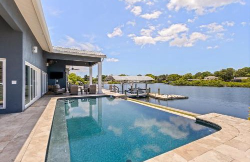 Clearwater House | Stylish Stay at The Contempo Flamingo with Pool & Hot Tub