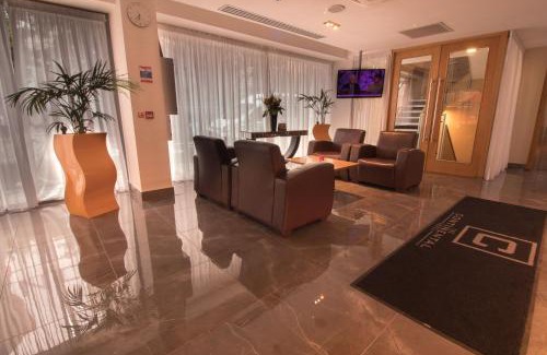 London Borough of Hounslow Hotel | Relax at The Continental Hotel, Heathrow - 4-Star Retreat