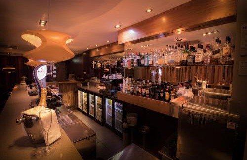 London Borough of Hounslow Hotel | Relax at The Continental Hotel, Heathrow - 4-Star Retreat