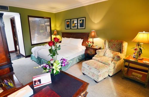 Kuwait City Hotel | Elegant Royal Suites Near Convention Center with Spa & Pool