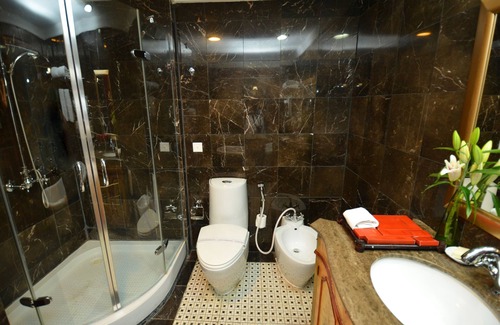 Kuwait City Hotel | Elegant Royal Suites Near Convention Center with Spa & Pool