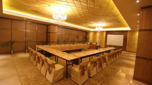 Meerut Hotel | Discover The Conway: Oceanfront Escape with Family-Friendly Amenities