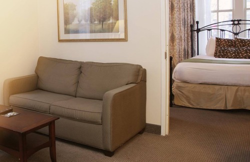 North Philadelphia East Hotel | Discover The Conwell Inn: Spa, Dining & Child-Friendly Stays