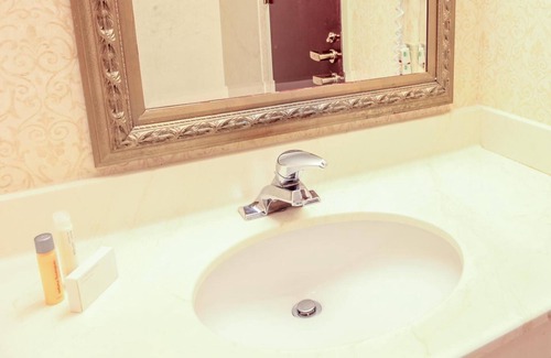 North Philadelphia East Hotel | Discover The Conwell Inn: Spa, Dining & Child-Friendly Stays
