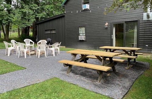 Cooksburg Cabin | Premier Cook Forest Retreat: Pet-Friendly with Included Firewood