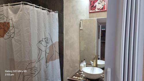 Olivais House | The Coolest Place near the airport!