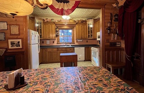 Markesan House | Unforgettable Vacation Home with Lake View and Spa in Green Lake