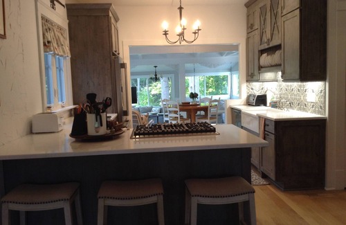 Willoughby Other | Top-Rated The Coop Farmhouse with Breakfast & Kitchen Access
